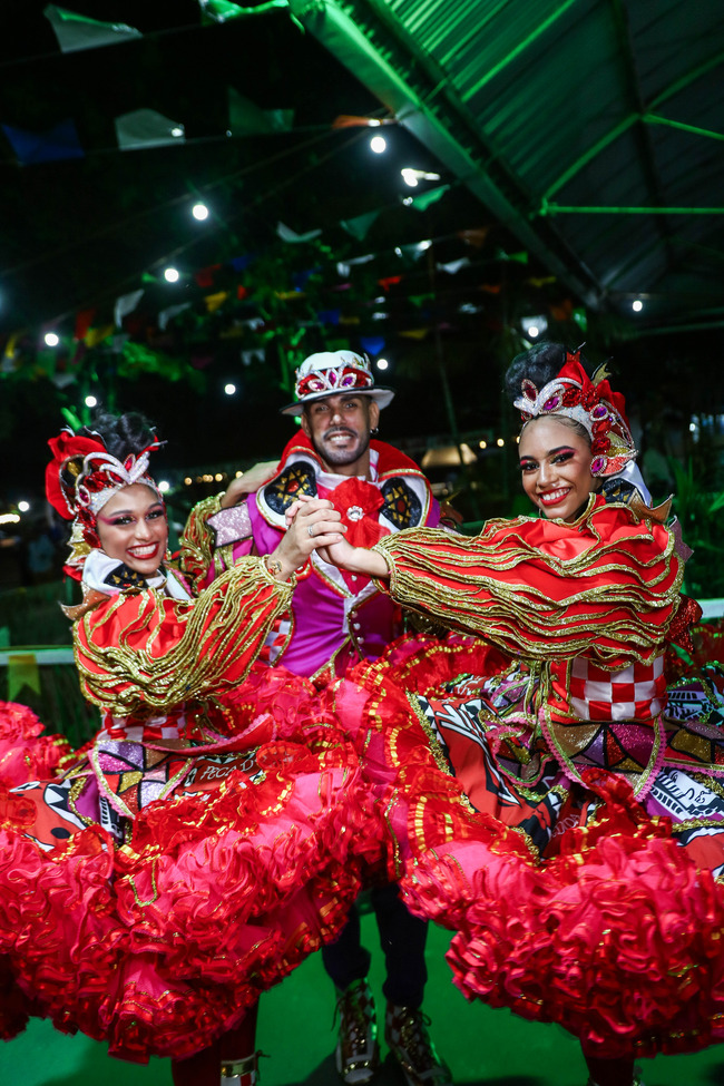 Arraiá da Conquista reúne professores em noite de celebração promovida pelo SINPROP